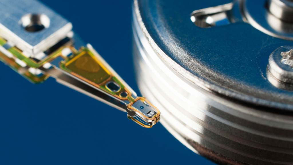 Têtes de lecture d'un disque dur en détail